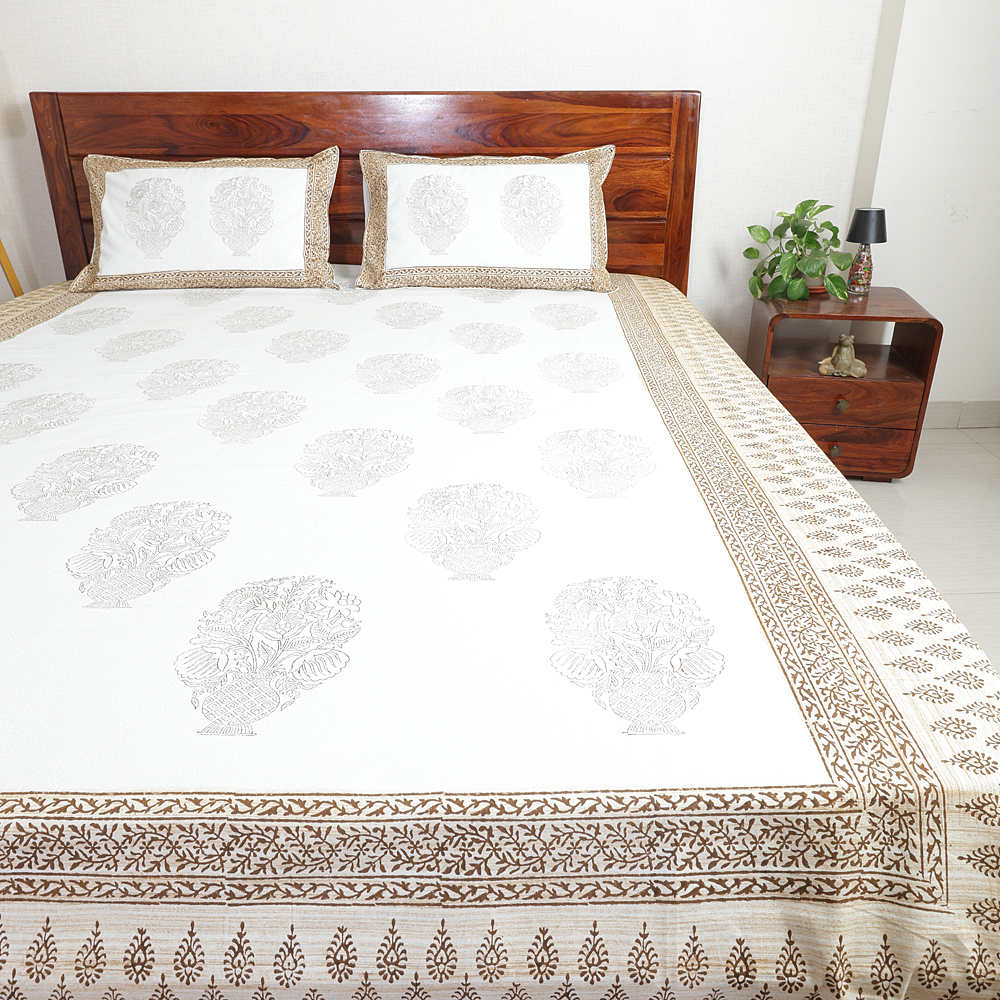 Sand Paisley Buta : Hand Block Printed White Cotton Bedsheet with Pillow Covers, Queen 90″ x 108″ - Image 4